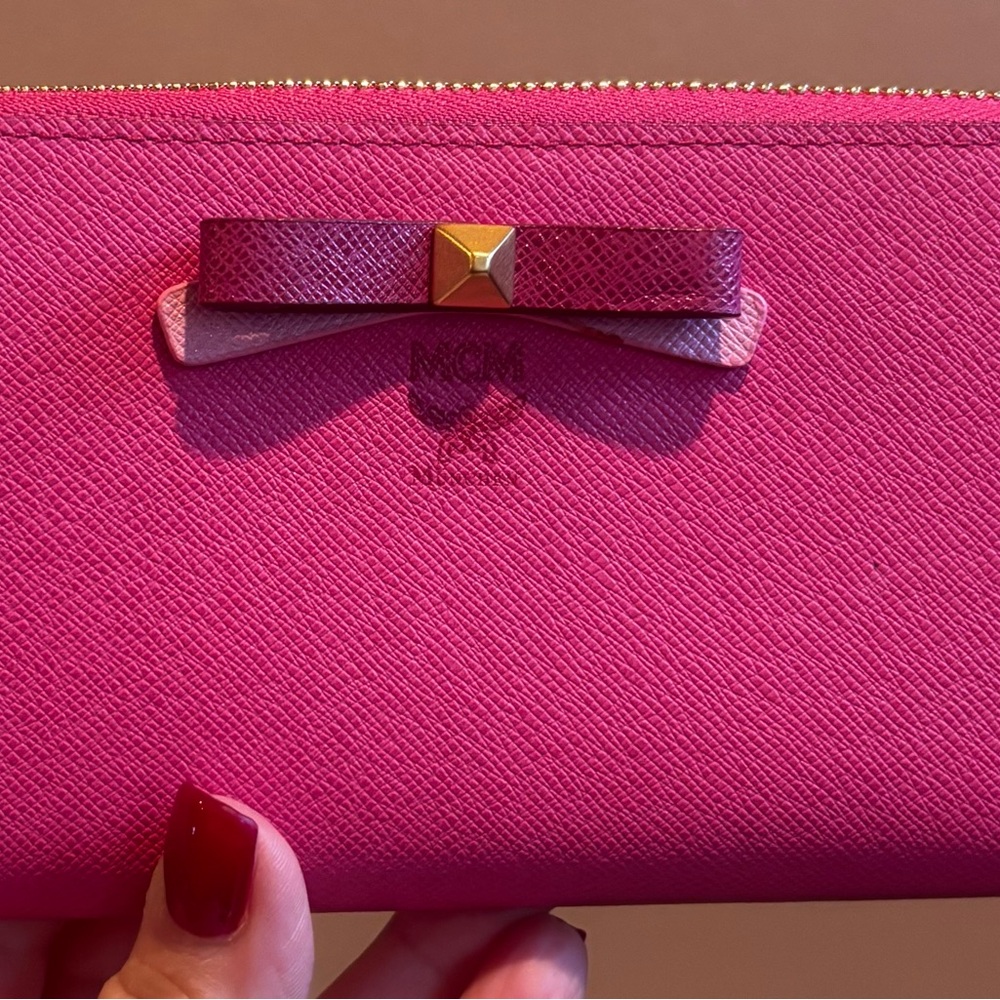 MCM MINA WRISTLET - FULL INCLUSION PRETTY PINK w/GOLDTONE ACCENTS - Picture 4 of 9